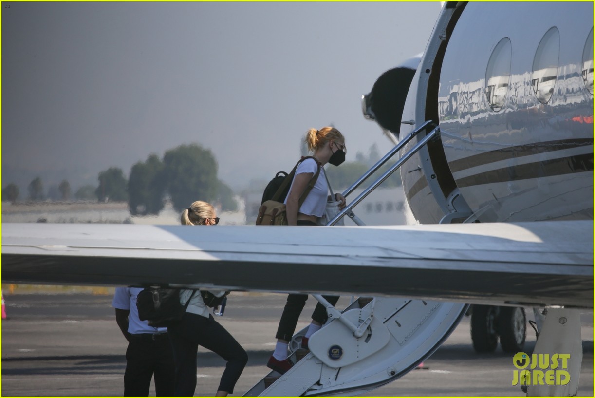 Photo: kristen stewart ashley benson rita ora flight to nyc 77 | Photo