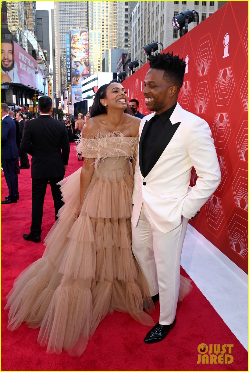 Host Leslie Odom Jr. Walks Red Carpet with Wife Nicolette Robinson at