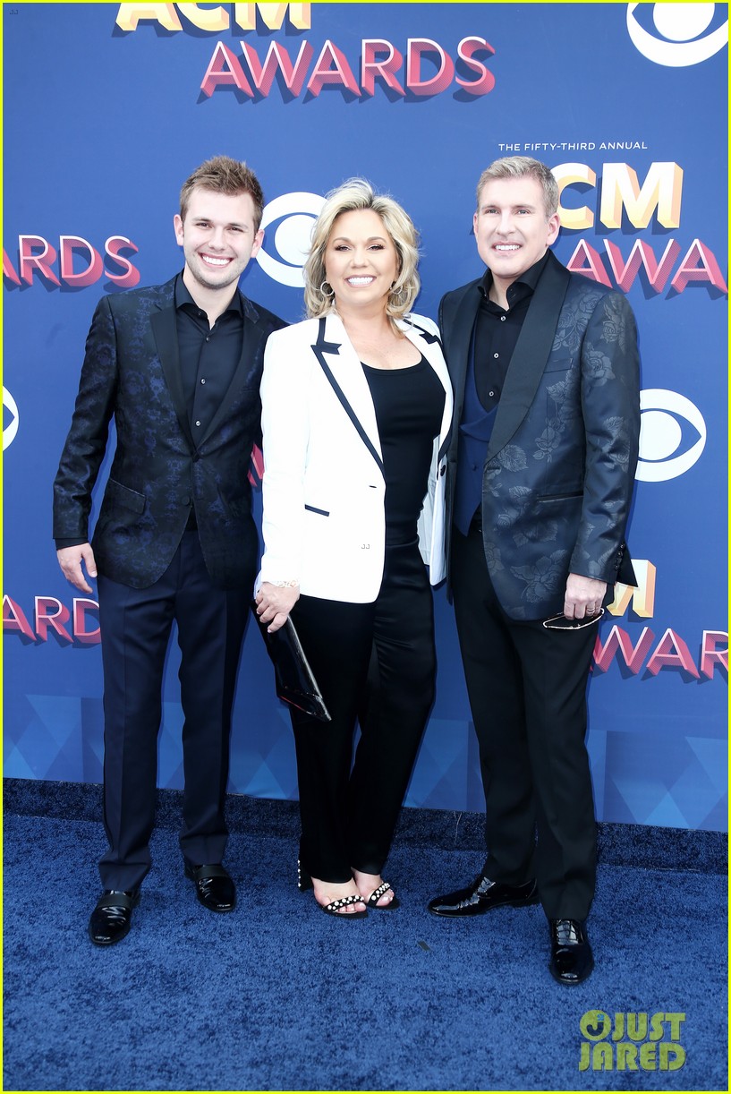 lindsie chrisley shares why she and her dad wont reconcile 034615451