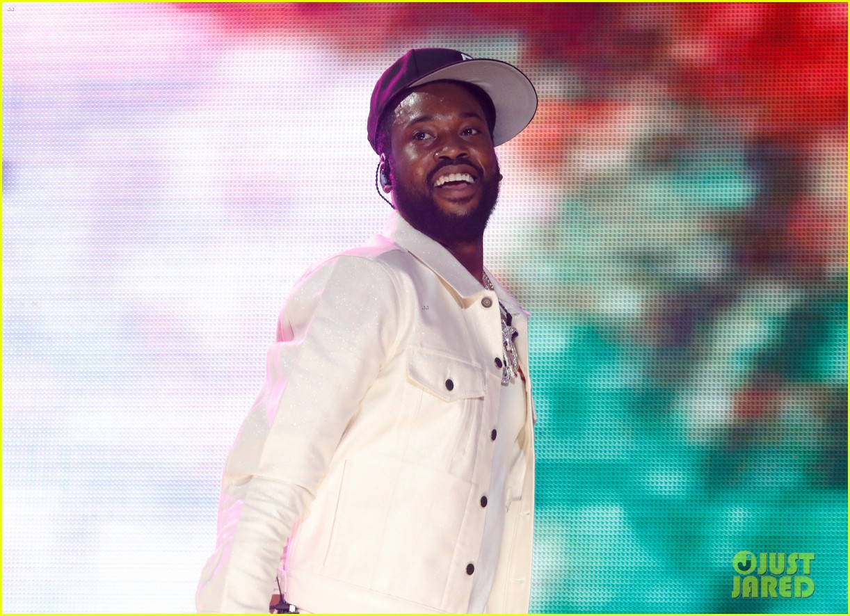 Jennifer Lopez & Lizzo Hit the Stage for Performances at Global Citizen