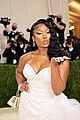 megan thee stallion blows a kiss for the cameras met gala 03