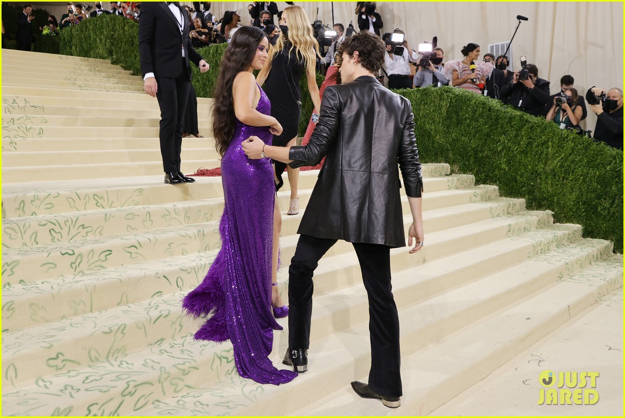 Photo shawn mendes camila cabello biebers met gala run in 33 Photo