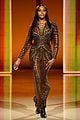 naomi campbell milla jovovich walk balmain fashion show 01