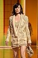 naomi campbell milla jovovich walk balmain fashion show 04