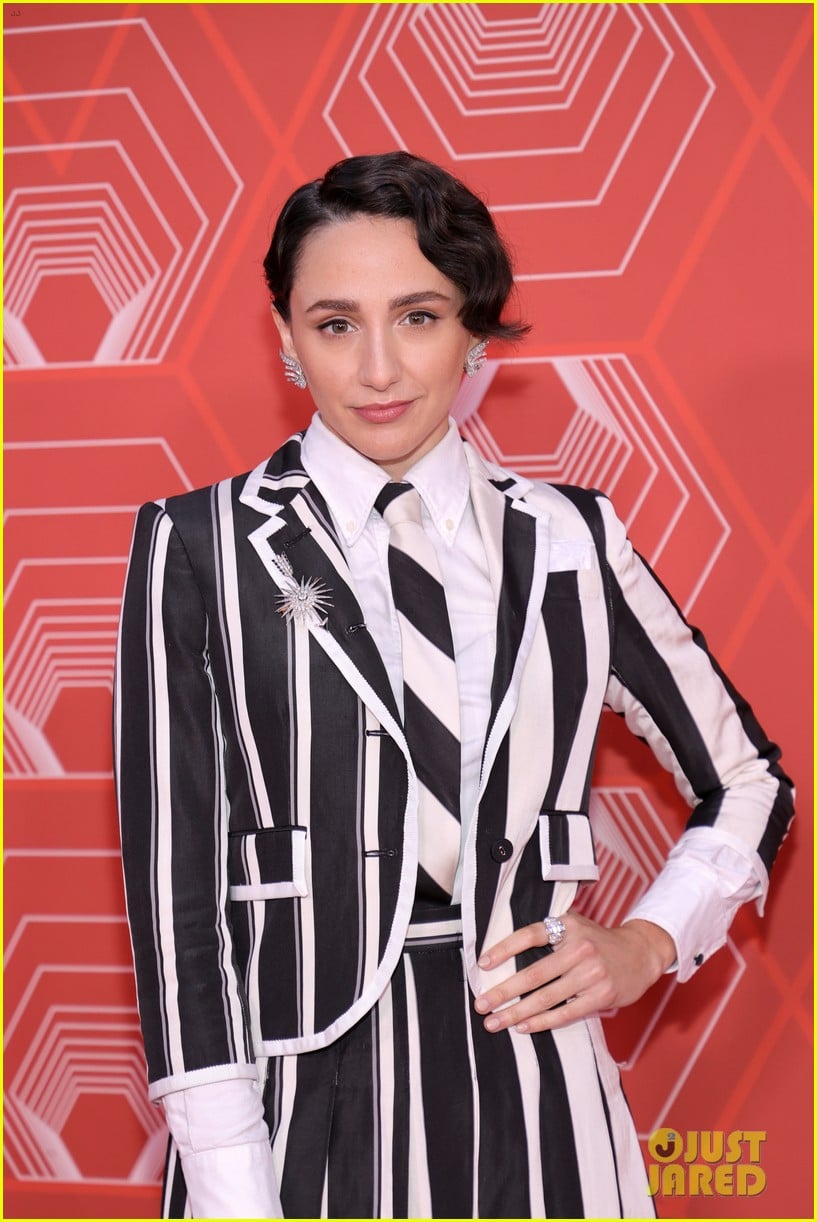 Jagged Little Pill's Lauren Patten Thanks NonBinary & Trans Colleagues