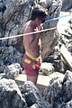chris pine toned back muscles works on tan amalfi coast italy 03