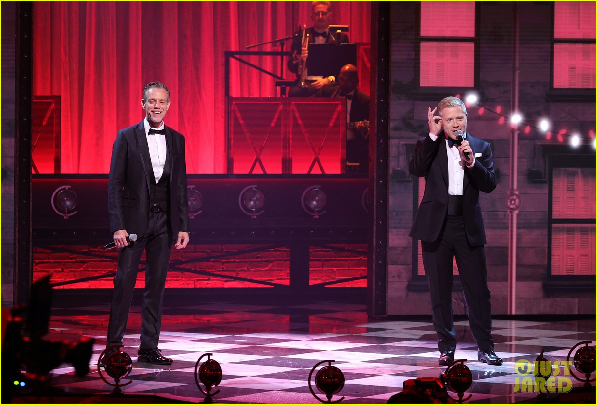 Adam Pascal & Anthony Rapp Reunite for Performance of 'What You Own