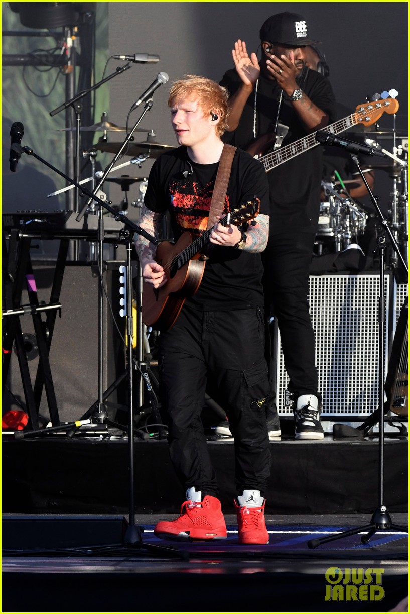 Ed Sheeran Hits the Stage for NFL's Kickoff Concert in Tampa! Photo