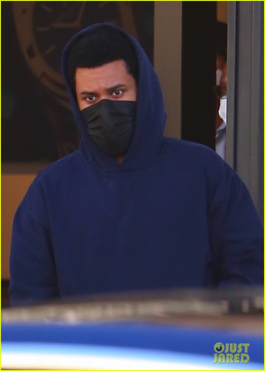 the weeknd does some shopping in beverly hills 024615931