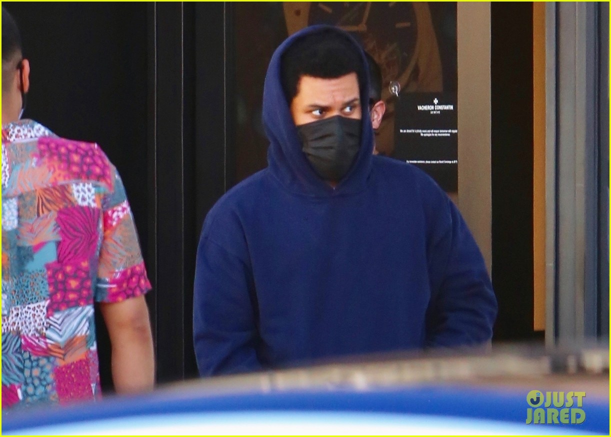 the weeknd does some shopping in beverly hills 034615932