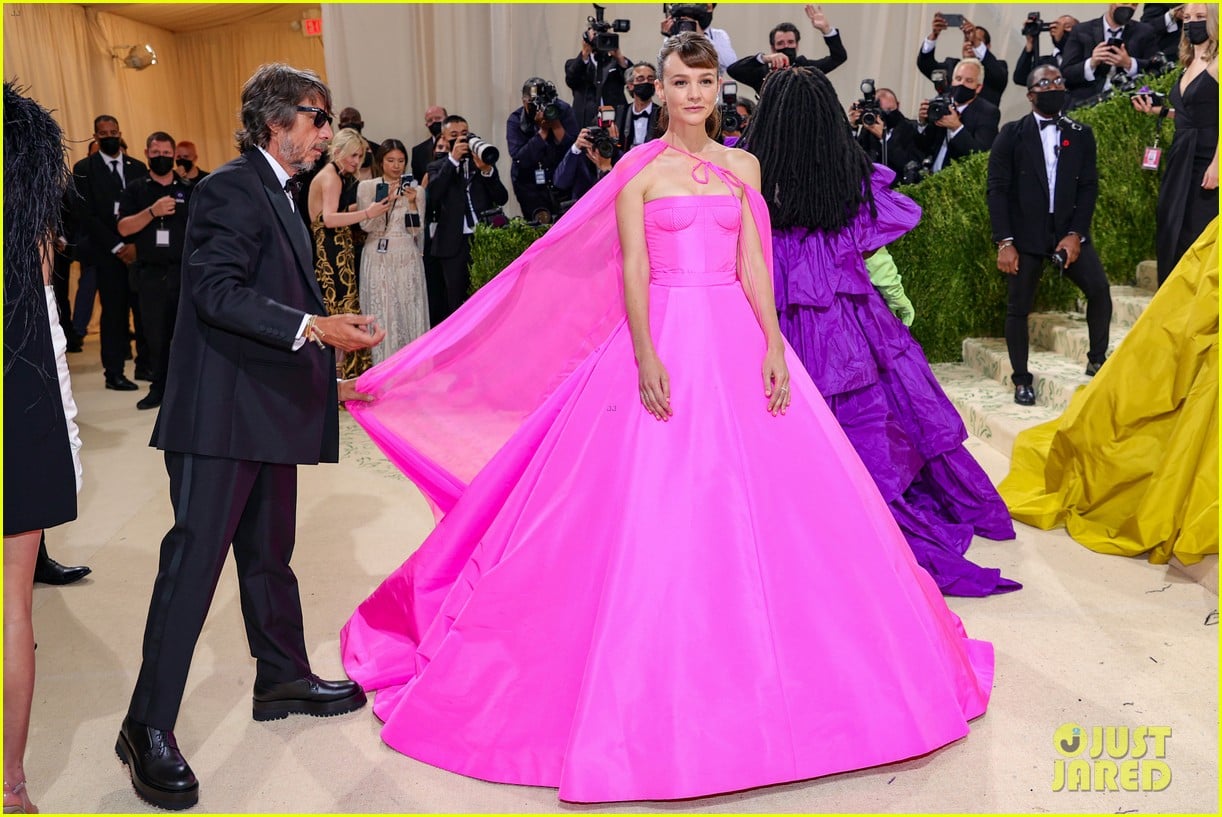 Photo: whoopi goldberg carey mulligan in valentino at met gala 01
