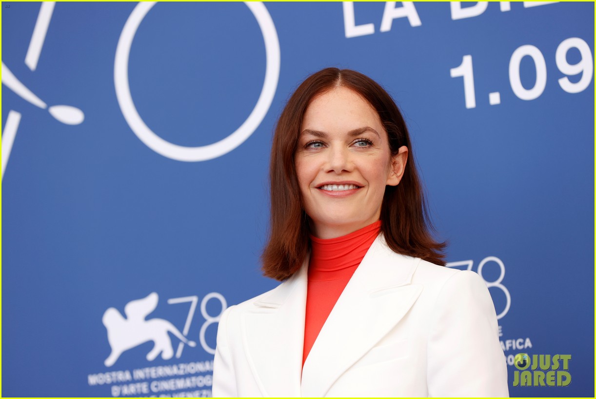 Photo: ruth wilson true things venice photo call 09 | Photo 4615462