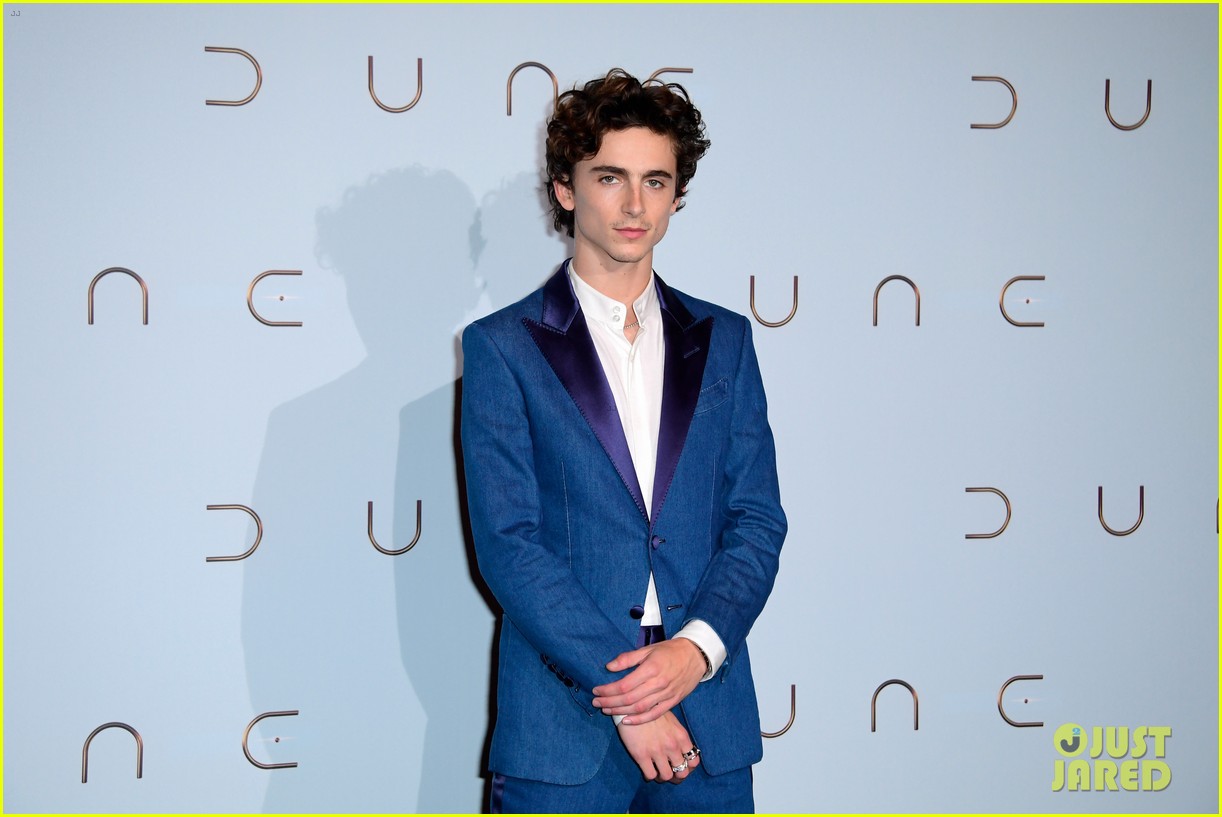 Photo: zendaya timothee chalamet rebecca ferguson dune paris photocall