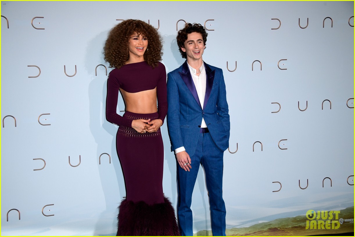 Photo: zendaya timothee chalamet rebecca ferguson dune paris photocall