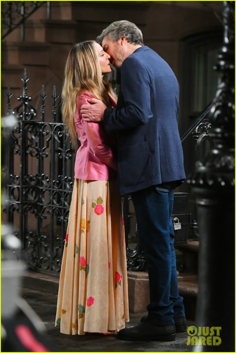sarah jessica parker jon tenney kiss and just like that 114648176
