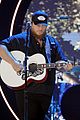garth brooks randy travis more cmt aoty honors 36