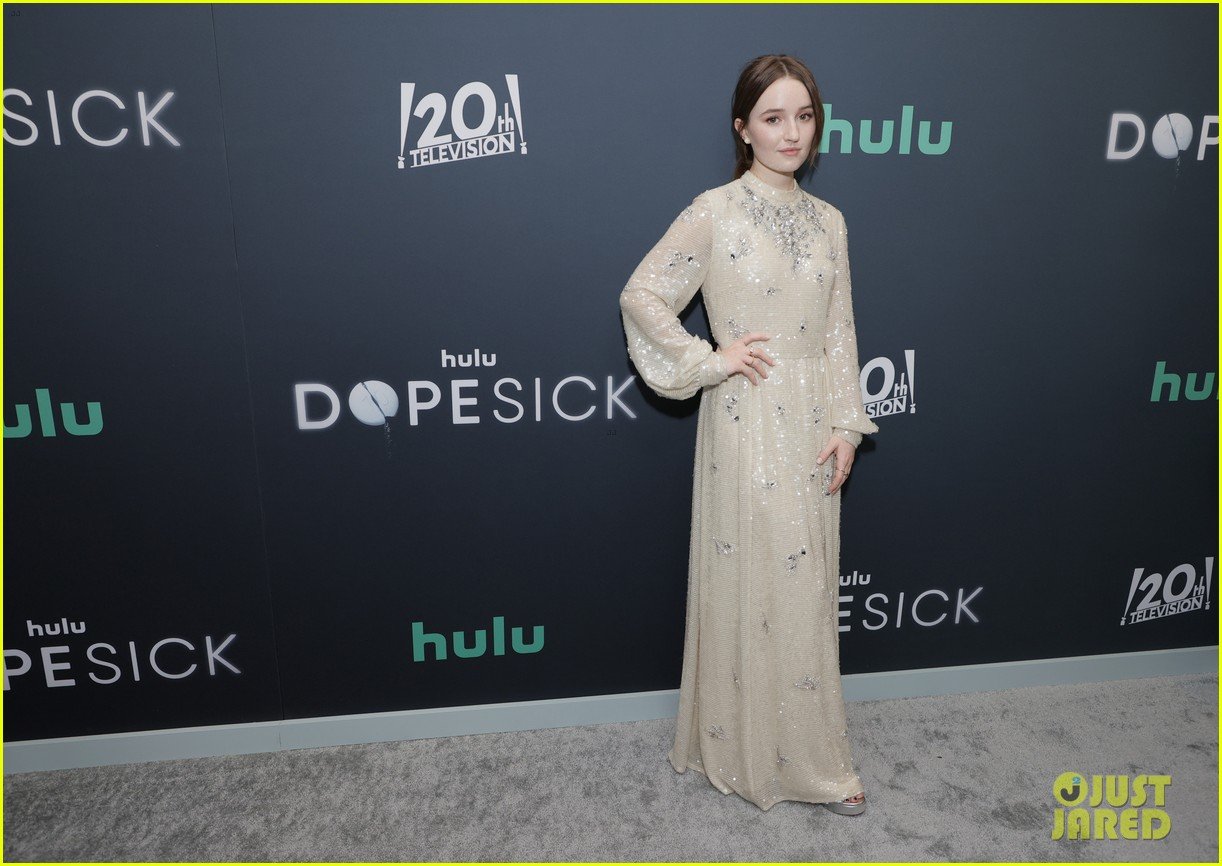 Photo: kaitlyn dever michael keaton more dopesick premiere 37 | Photo