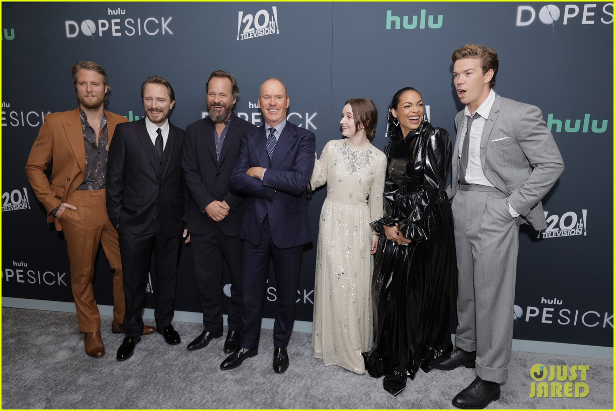 Photo: kaitlyn dever michael keaton more dopesick premiere 39 | Photo