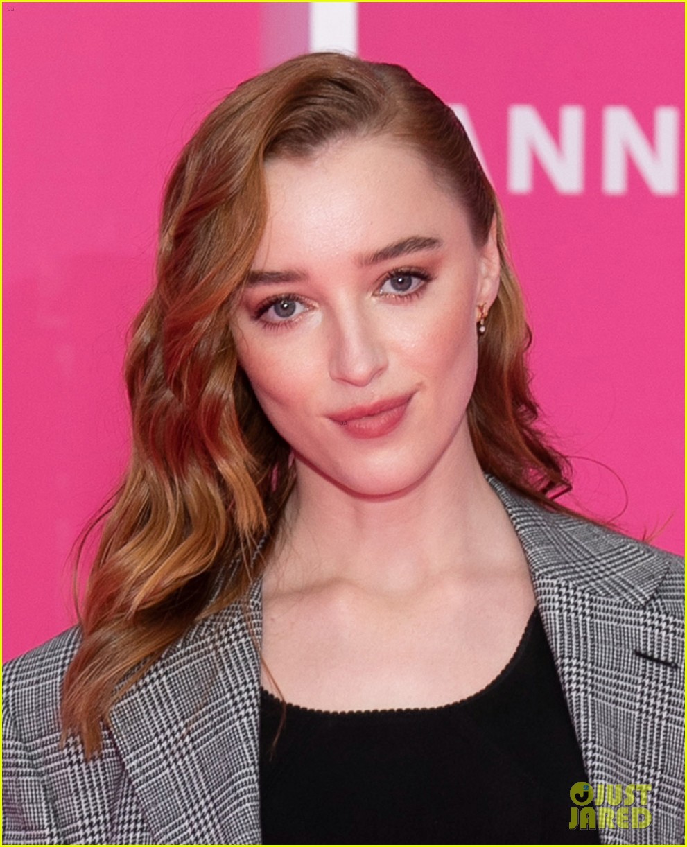Bridgerton's Phoebe Dynevor Looks So Fierce While Being Honored at