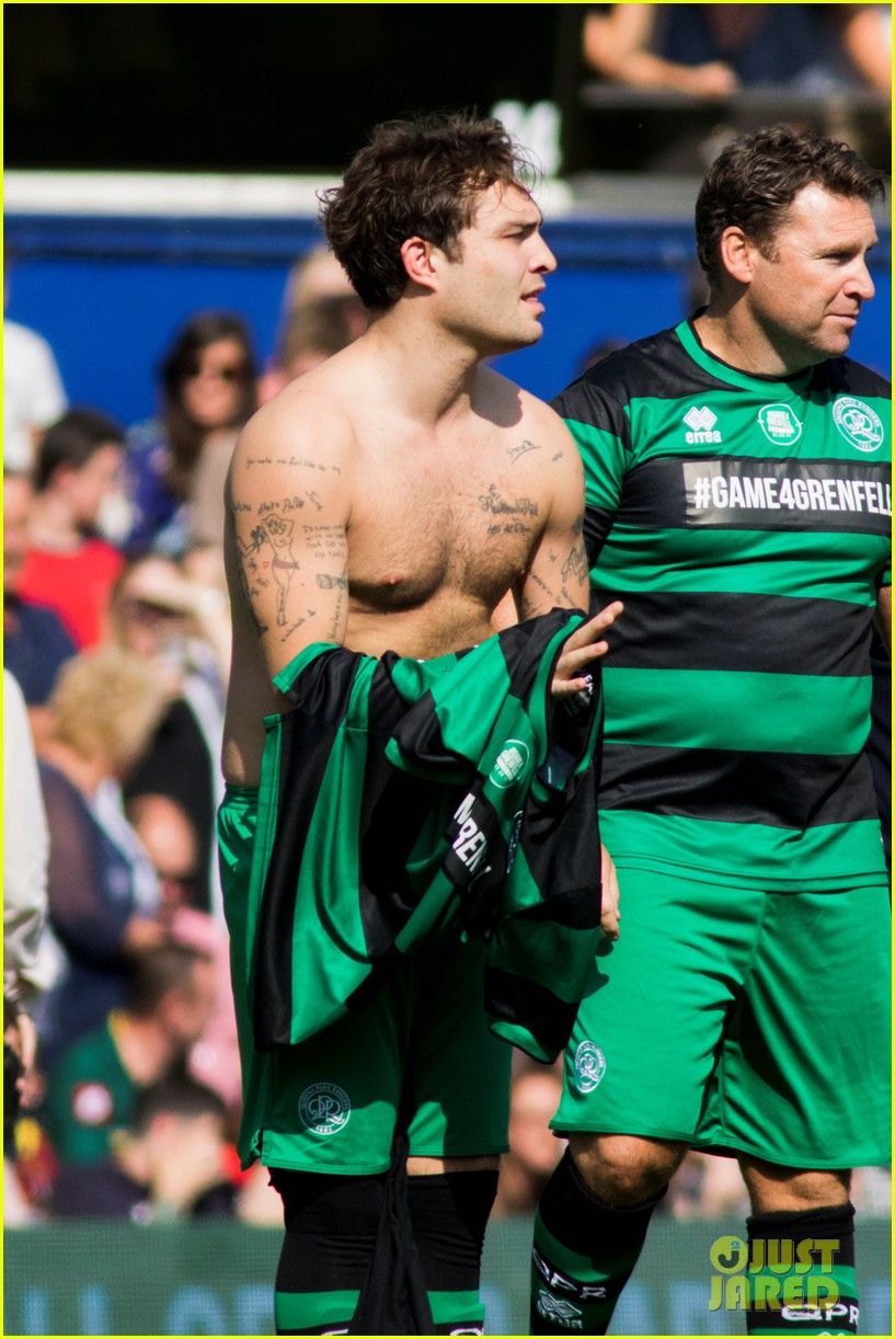 Ed Westwick Teases His Halloween Costume with Nude Selfie!: Photo