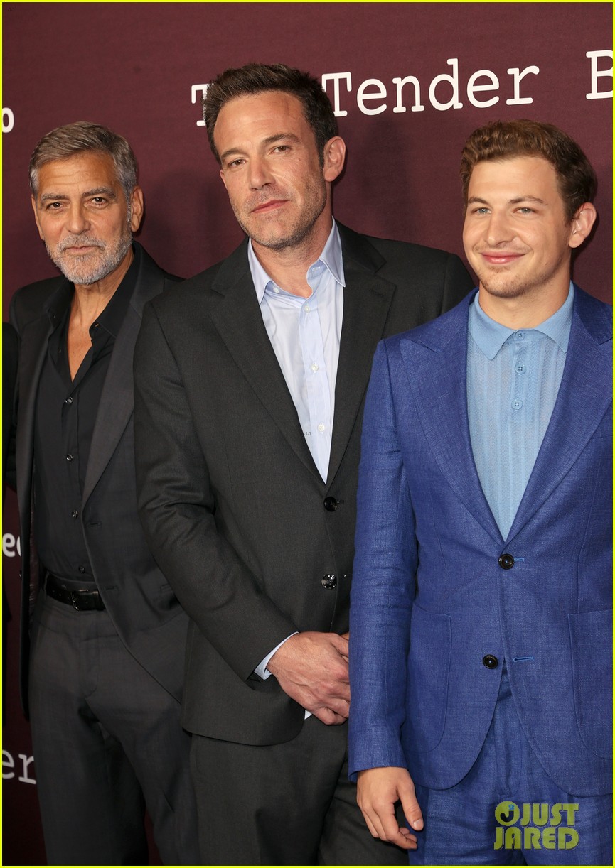 george clooney ben affleck buddy up at the tender bar premiere 014637680