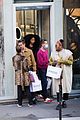 gossip girl cast shopping in paris 17