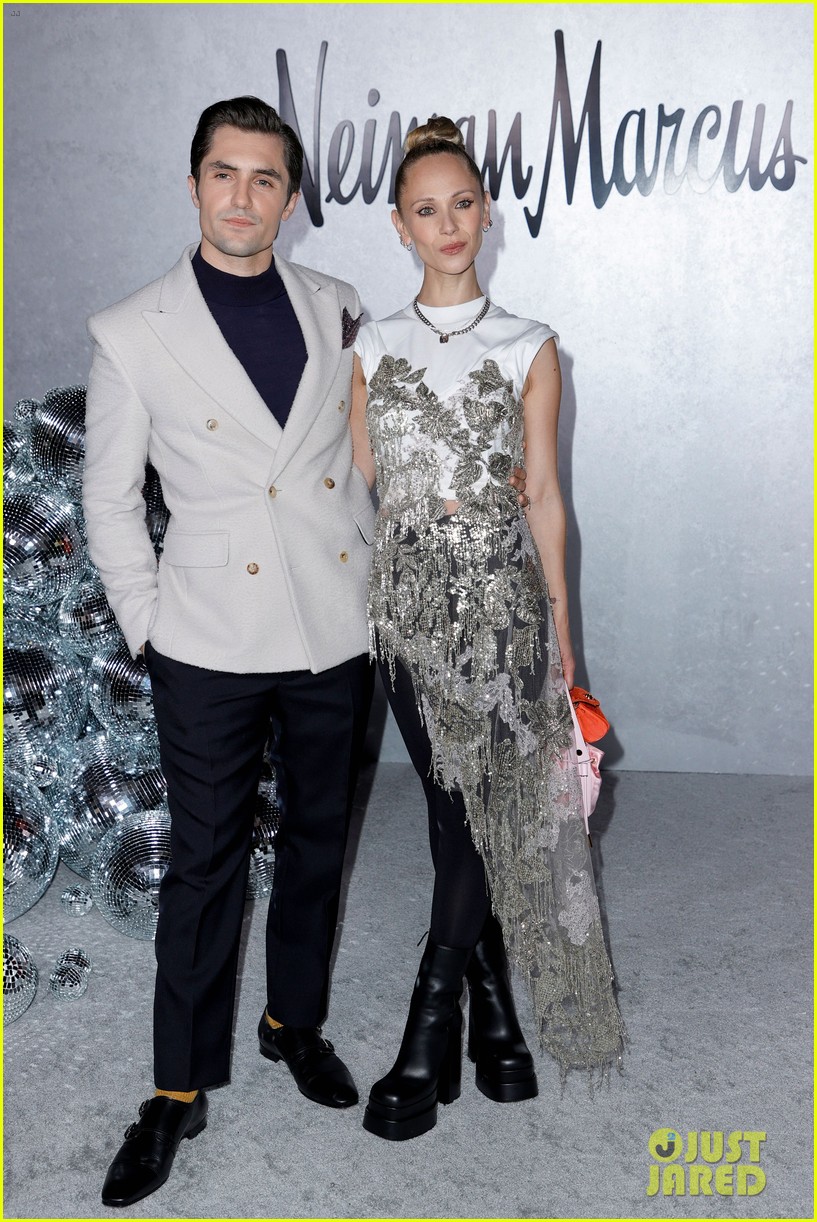 phil dunster juno temple neiman marcus holiday event 034651233