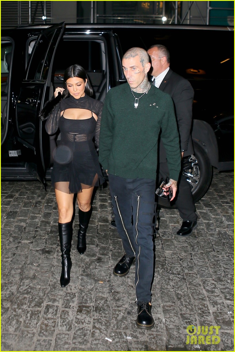 Full Sized Photo of kourtney kardashian travis barker grab dinner with