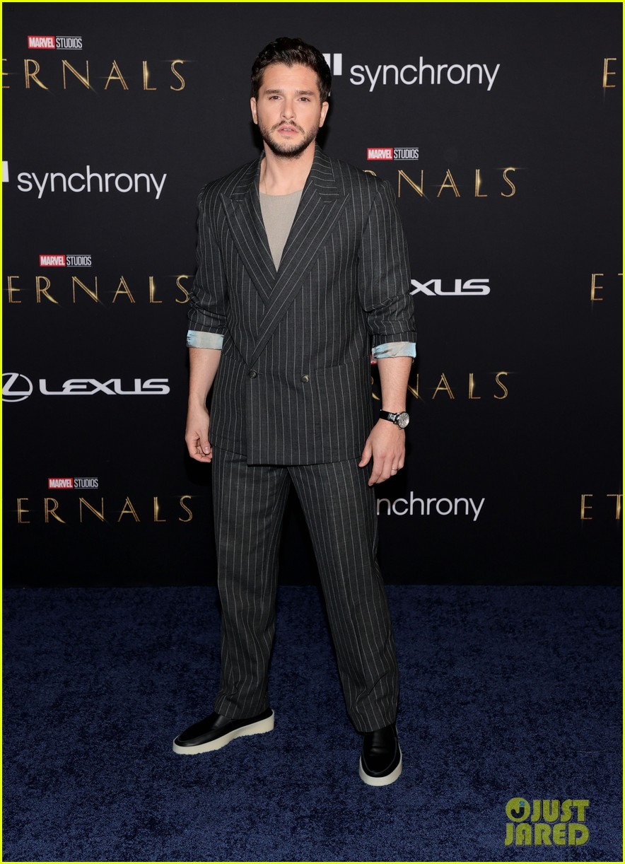 Former GoT Stars Richard Madden Kit Harington Look So Suave At 