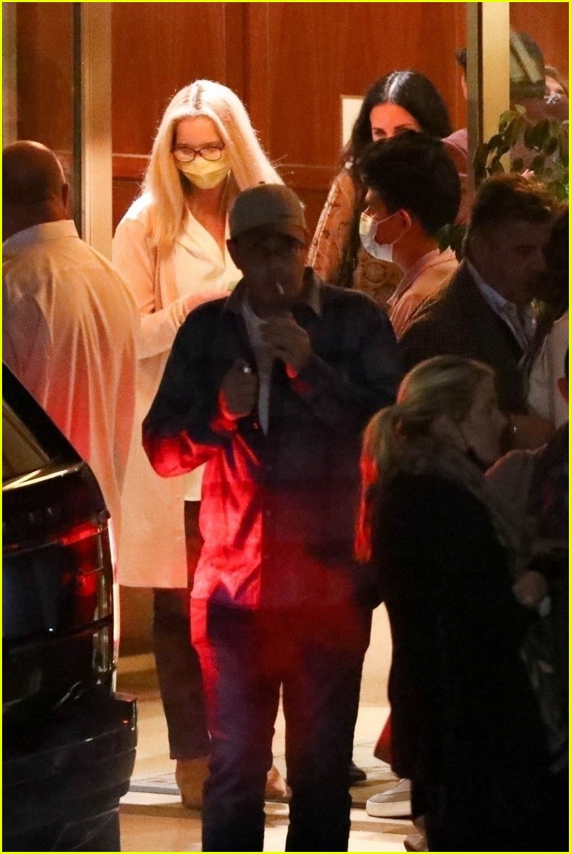 Full Sized Photo of katy perry orlando bloom dinner with friends cast