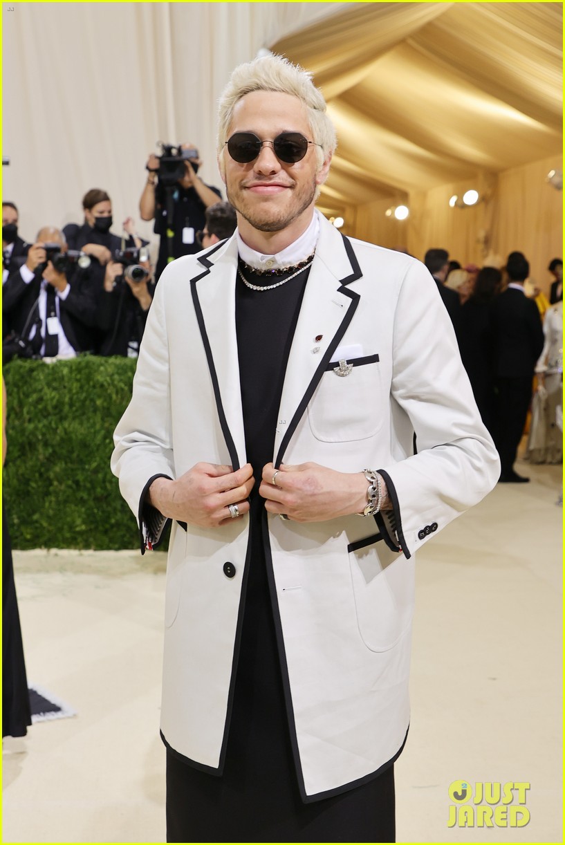 Pete Davidson Jokingly Roasts the Dress He Wore to Met Gala 2021 Photo