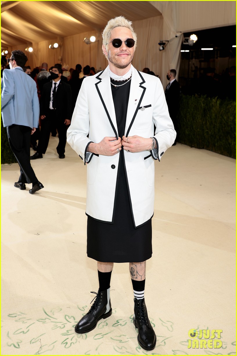 Pete Davidson Jokingly Roasts the Dress He Wore to Met Gala 2021 Photo