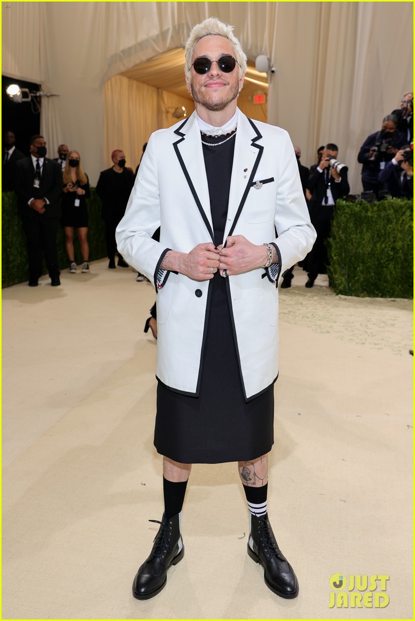 Photo pete davidson roasts his met gala dress 12 Photo 4637612