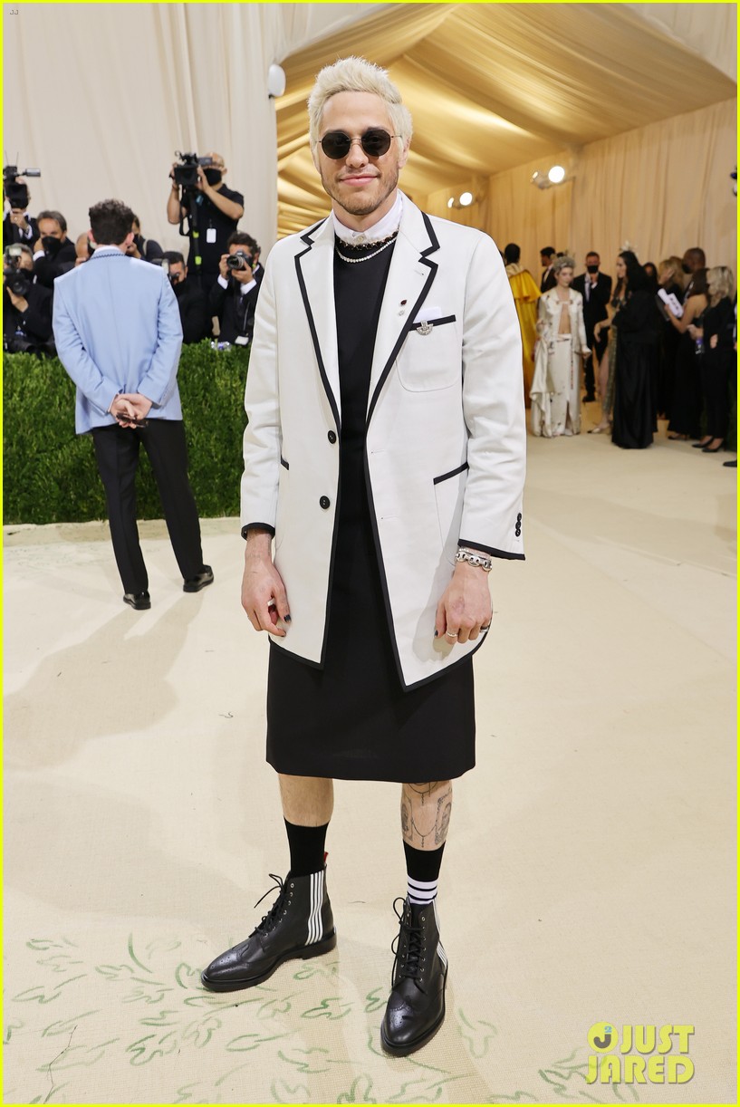 Pete Davidson Jokingly Roasts the Dress He Wore to Met Gala 2021 Photo