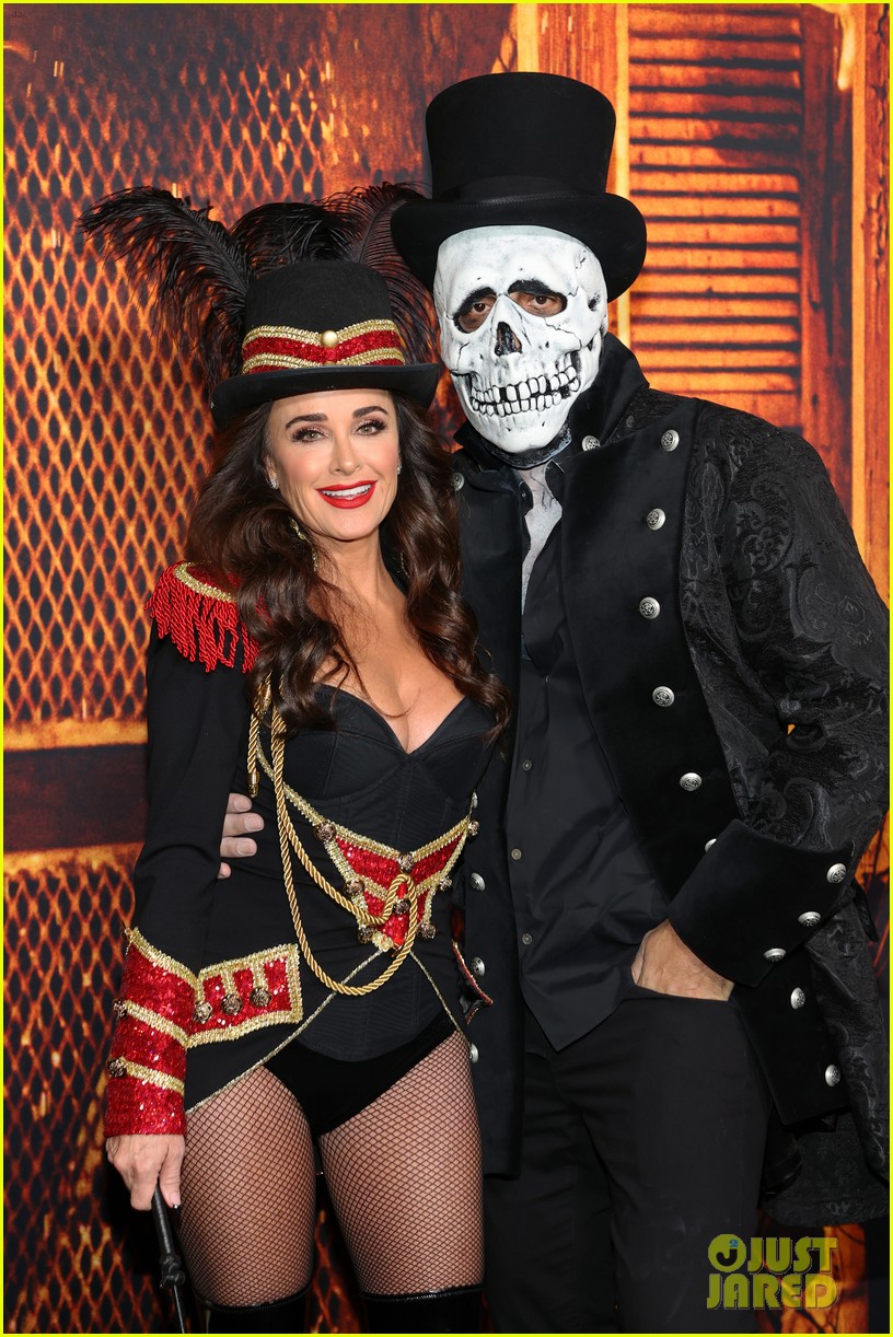 Photo kyle richards joined by rhobh costars at halloween kills