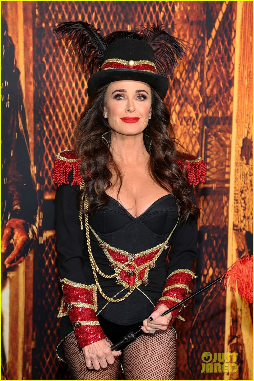 kyle richards joined by rhobh costars at halloween kills premiere 114642902
