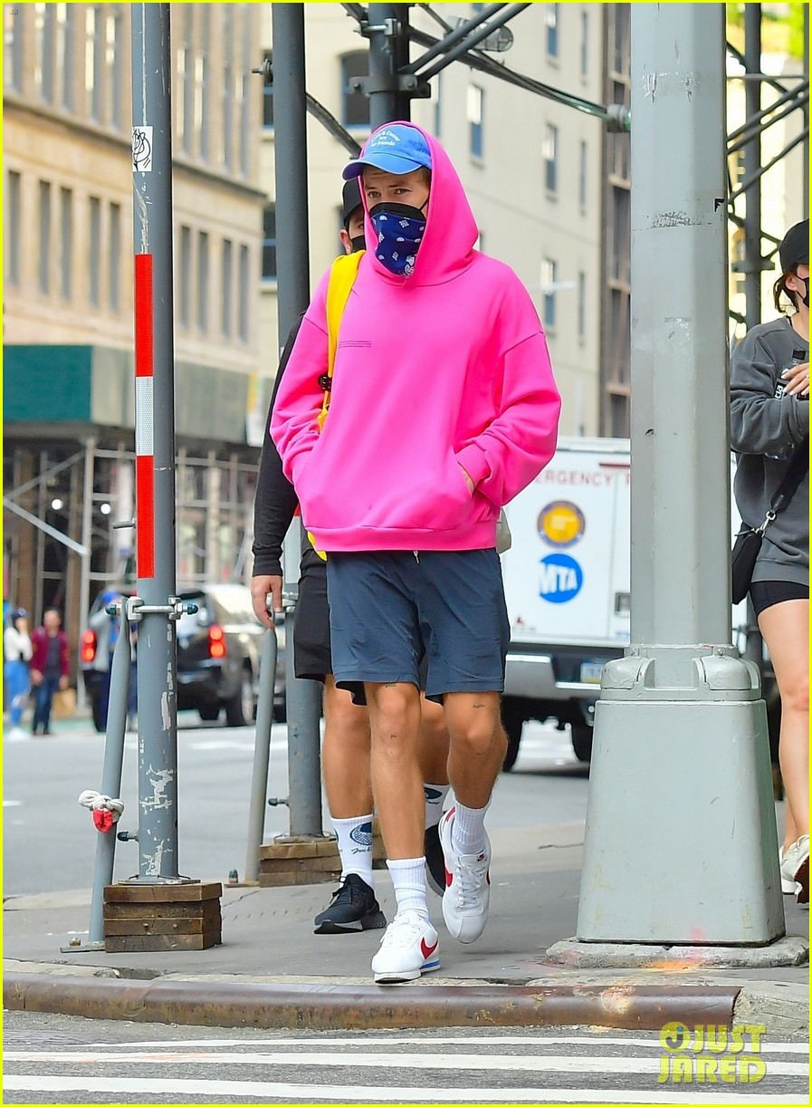 harry styles sports bright pink hooding while hanging out with friends 104637782