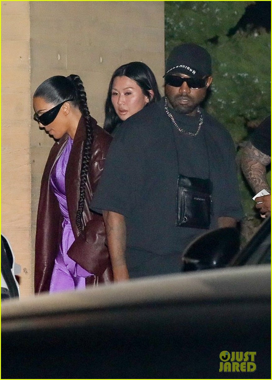 Photo: kim kardashian kanye west grab dinner with friends 07 | Photo