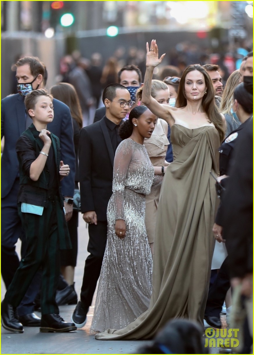 Zahara JoliePitt Wears Mom Angelina Jolie's Oscars Dress from 2014 at(01)