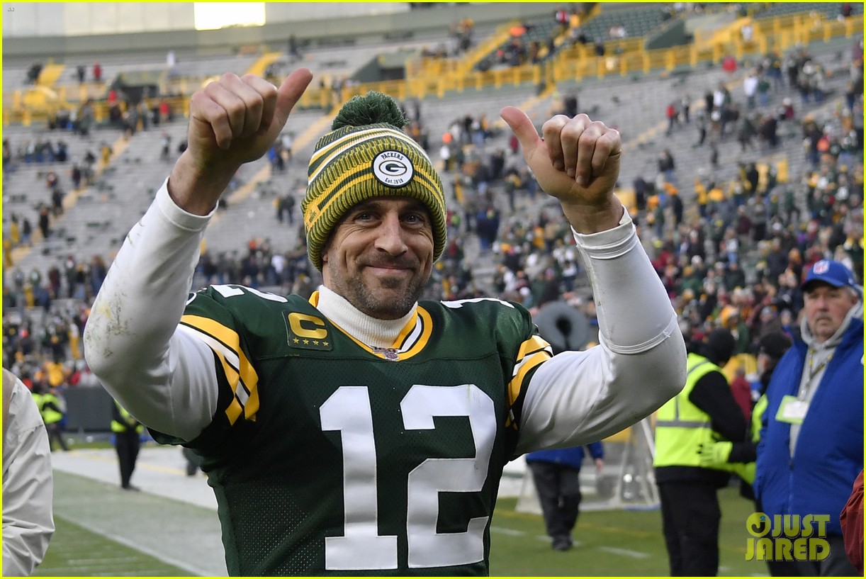 Aaron Rodgers Has COVID19, Is Reportedly Unvaccinated After Telling