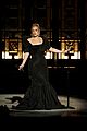 adele wows in black gown one night only special 05