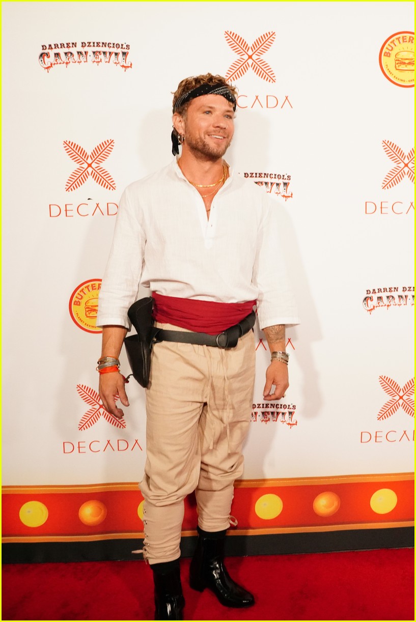 Ryan Phillippe, Doja Cat, & More Stars Attend Alessandra Ambrosio's