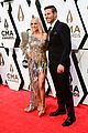 carrie underwood mike fisher cma awards 06
