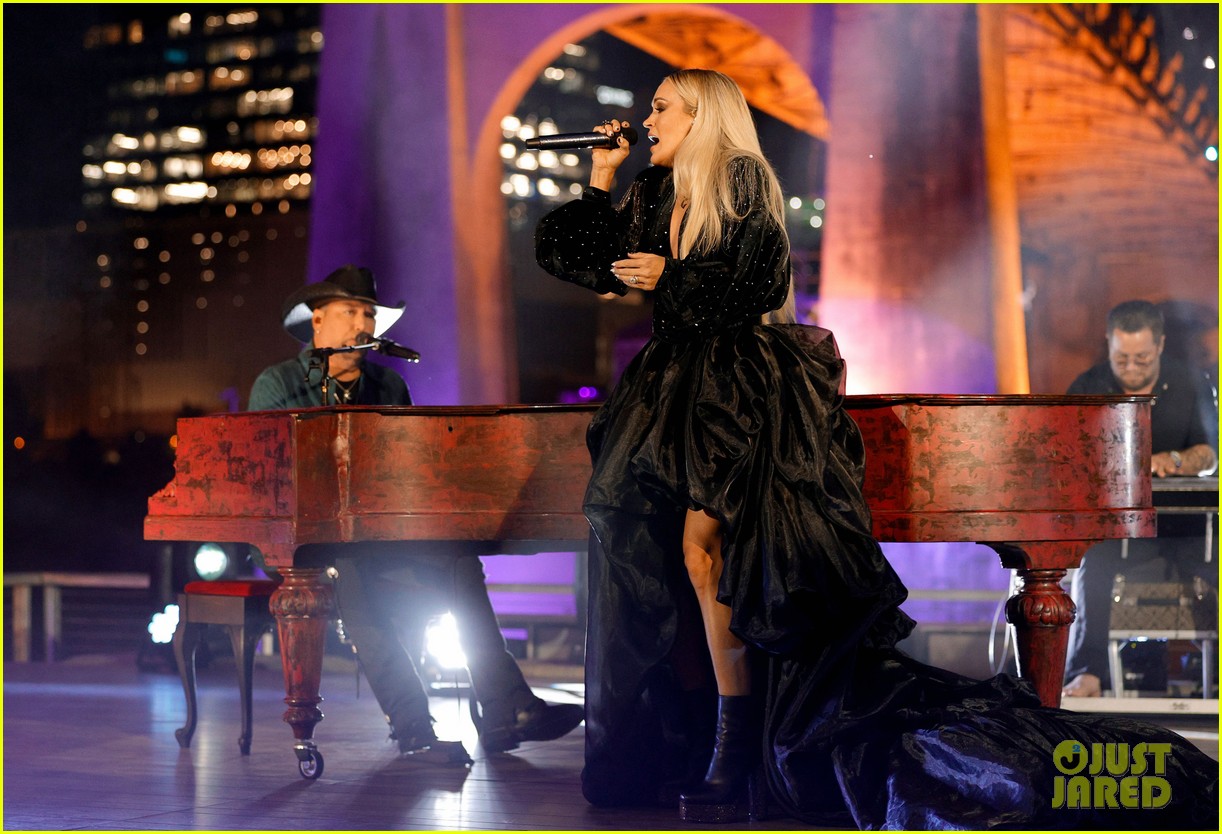 Carrie Underwood & Jason Aldean Deliver Amazing 'If I Didn't Love You