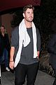 chris and liam hemsworth grab dinner with their family 06