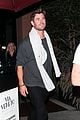 chris and liam hemsworth grab dinner with their family 07