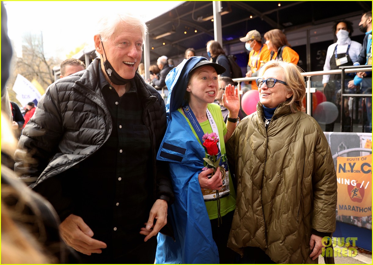 Bill & Hillary Clinton Greet Chelsea Clinton at the NYC Marathon 2021