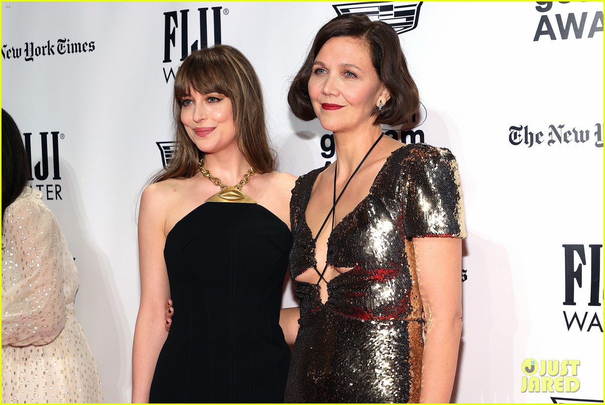 Photo: dakota johnson gotham awards 2021 18 | Photo 4668993 | Just