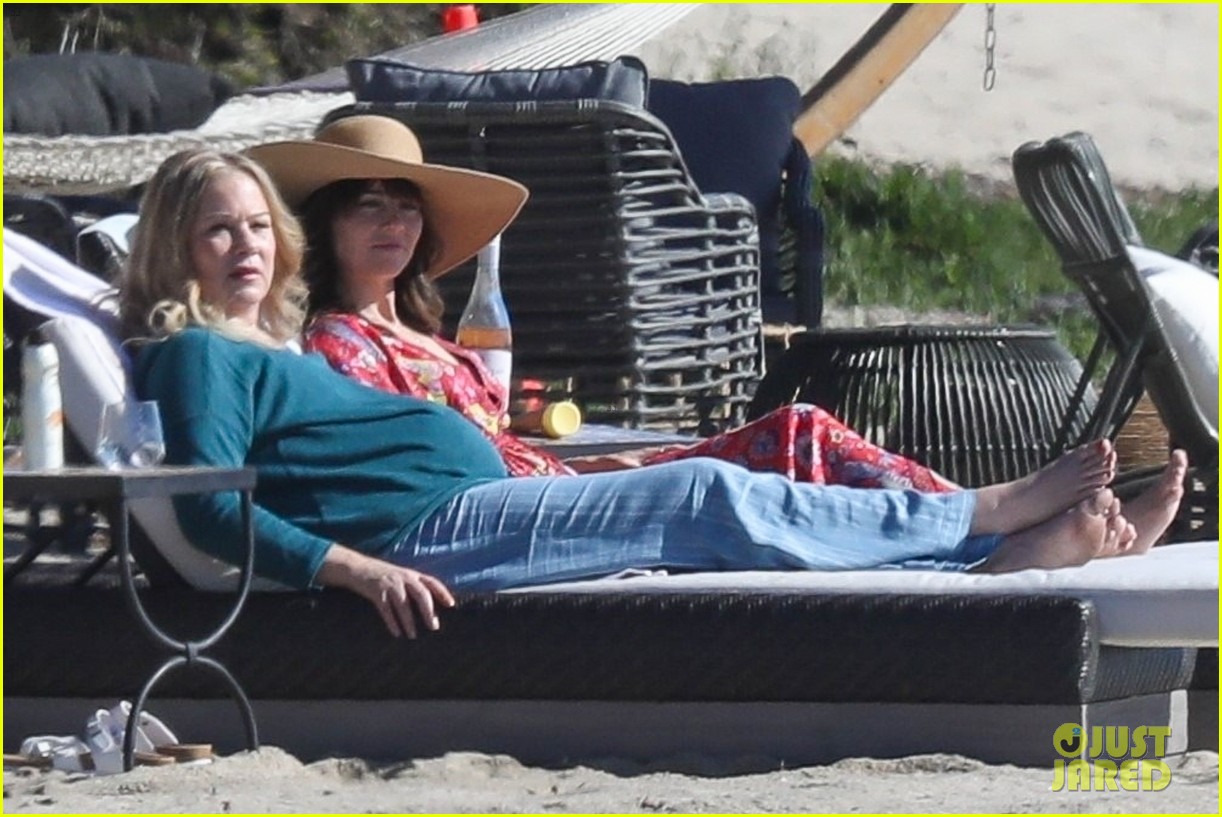 New 'Dead to Me' Set Photos Reveal Big Spoiler for Christina Applegate