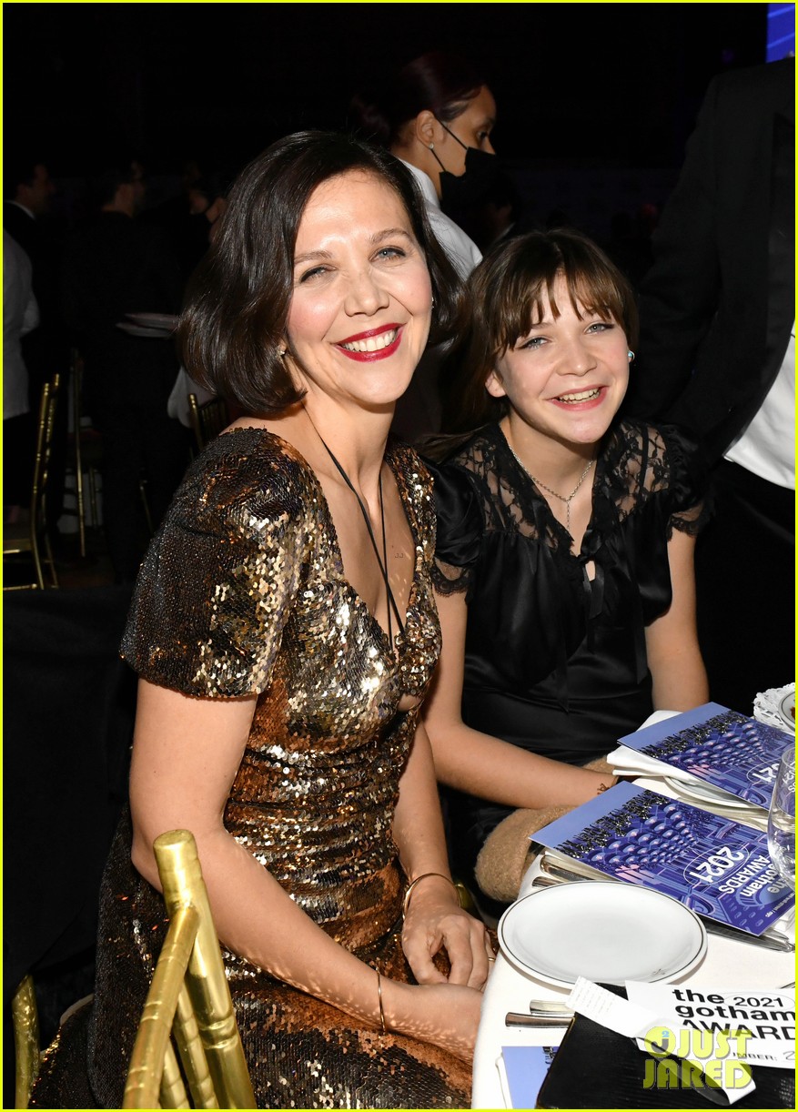 Maggie Gyllenhaal Makes Rare Appearance with Daughter Ramona at Gotham(02)